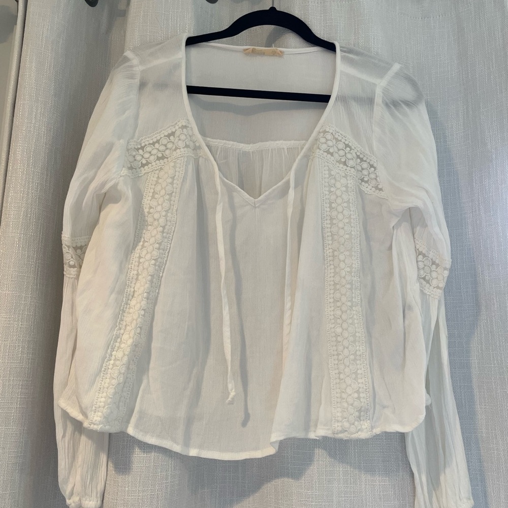 White holister shirt. Great condition